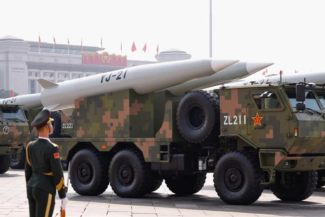 鹰击-21的射程预计为1000公里至1500公里，能在美国航母的防空圈外发射。（路透社）