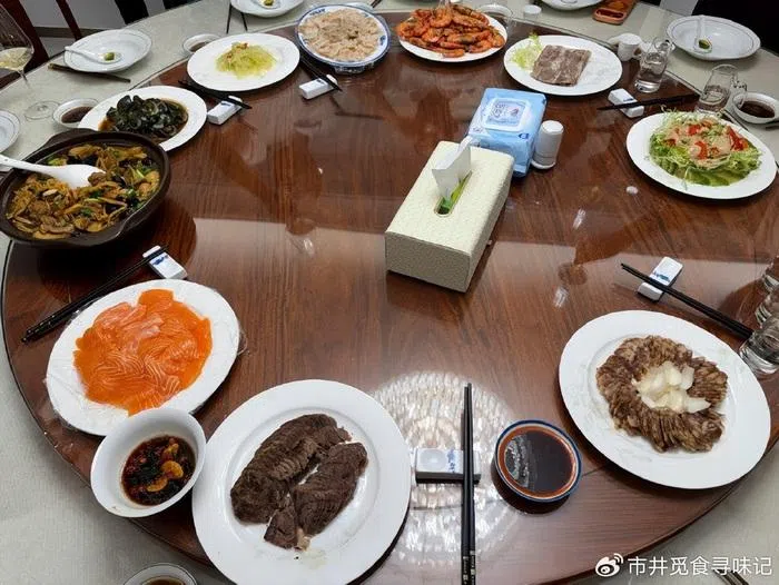 黄晓明的年夜饭。（取自黄晓明微博）