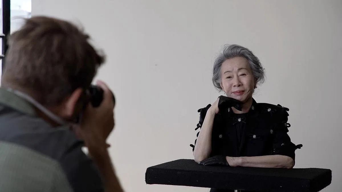 尹汝贞在美国拍摄杂志封面照。（图/互联网）