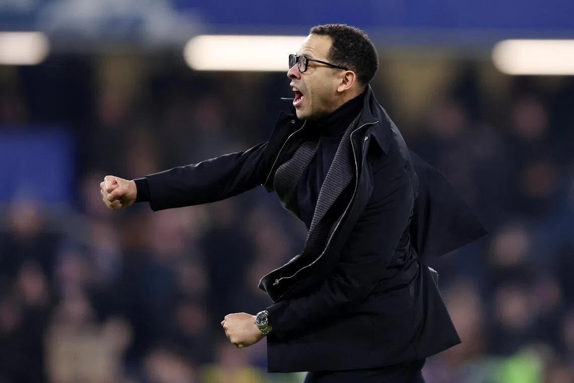 蓝军新帅罗塞尼尔（图）执教球队以来的唯一败绩，就是在联赛杯半决赛首回合对阵炮兵，此役球队可能遭到“双杀”。（路透社）