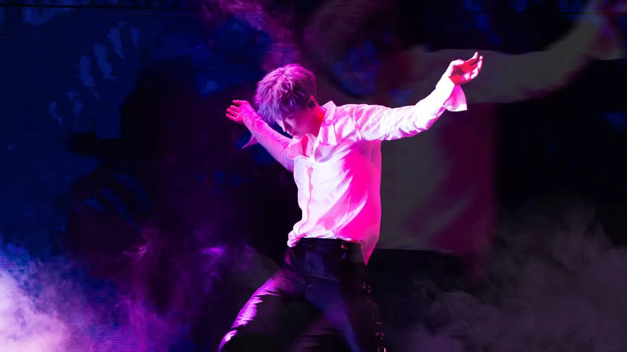 张艺兴台上充满力量的舞姿让人感觉到他对舞台的用心。（张艺兴工作室提供）