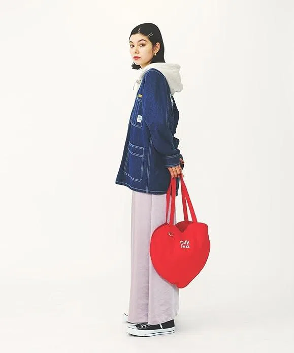 日本Milkfed鲜红心形布袋。（Milkfed图片）