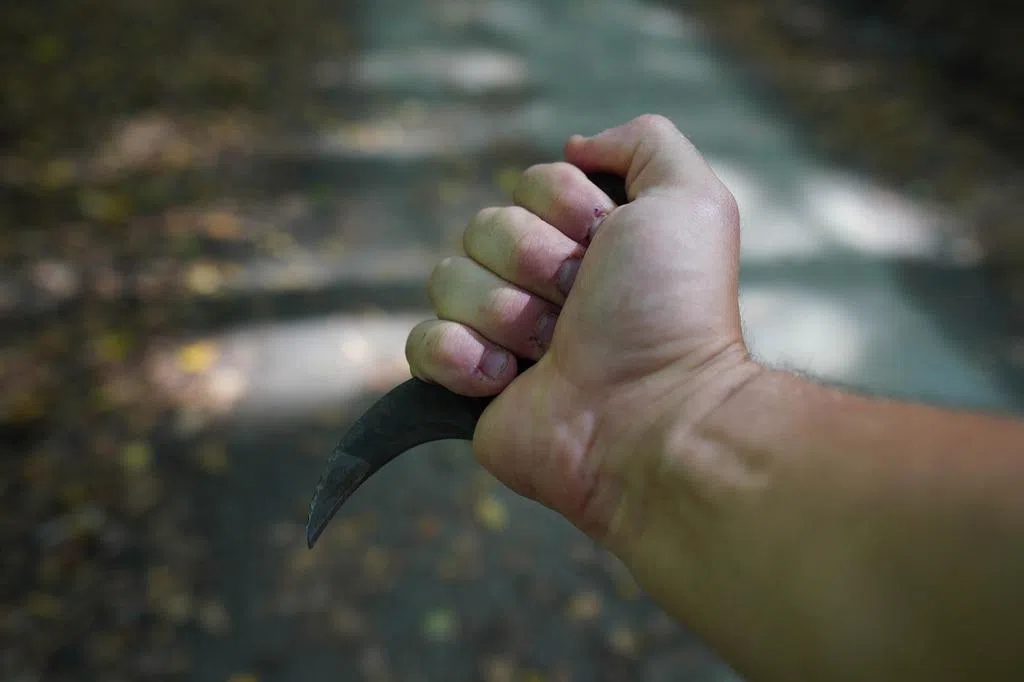 为零用钱与开冷气两度持刀吓父 少年判入改造所