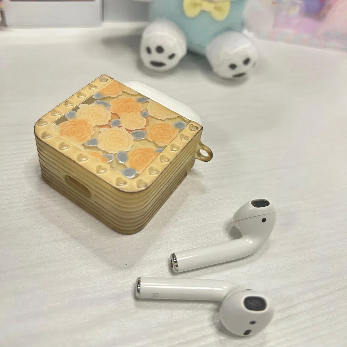 耳机是出门的必需品，漫长的旅程才不会那么煎熬。（作者提供）