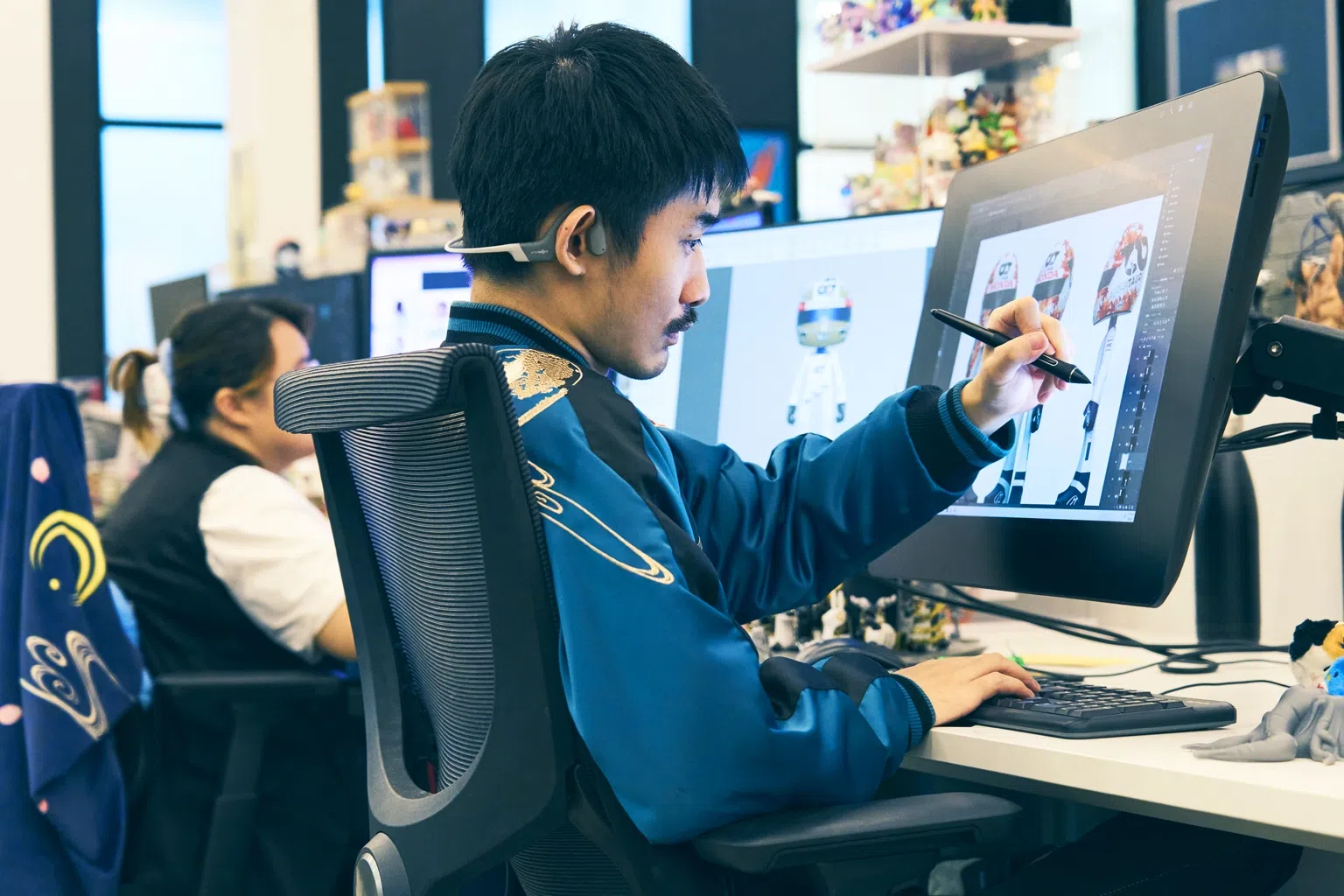 公司与世界一级方程式赛车的合作，是公司推出的第一款运动系列的潮玩公仔。（图/新报业媒体）