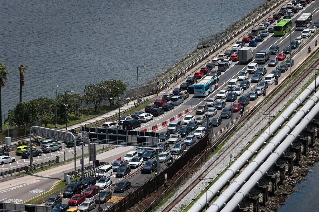 本月初耶稣受难日长周末叠加清明节，兀兰和大士关卡通关旅客超过140万人次，造成交通异常拥堵。来临劳动节长周末，两个陆路关卡预计也将出现交通拥堵，移民与关卡局提醒出行旅客预留充足通关时间。