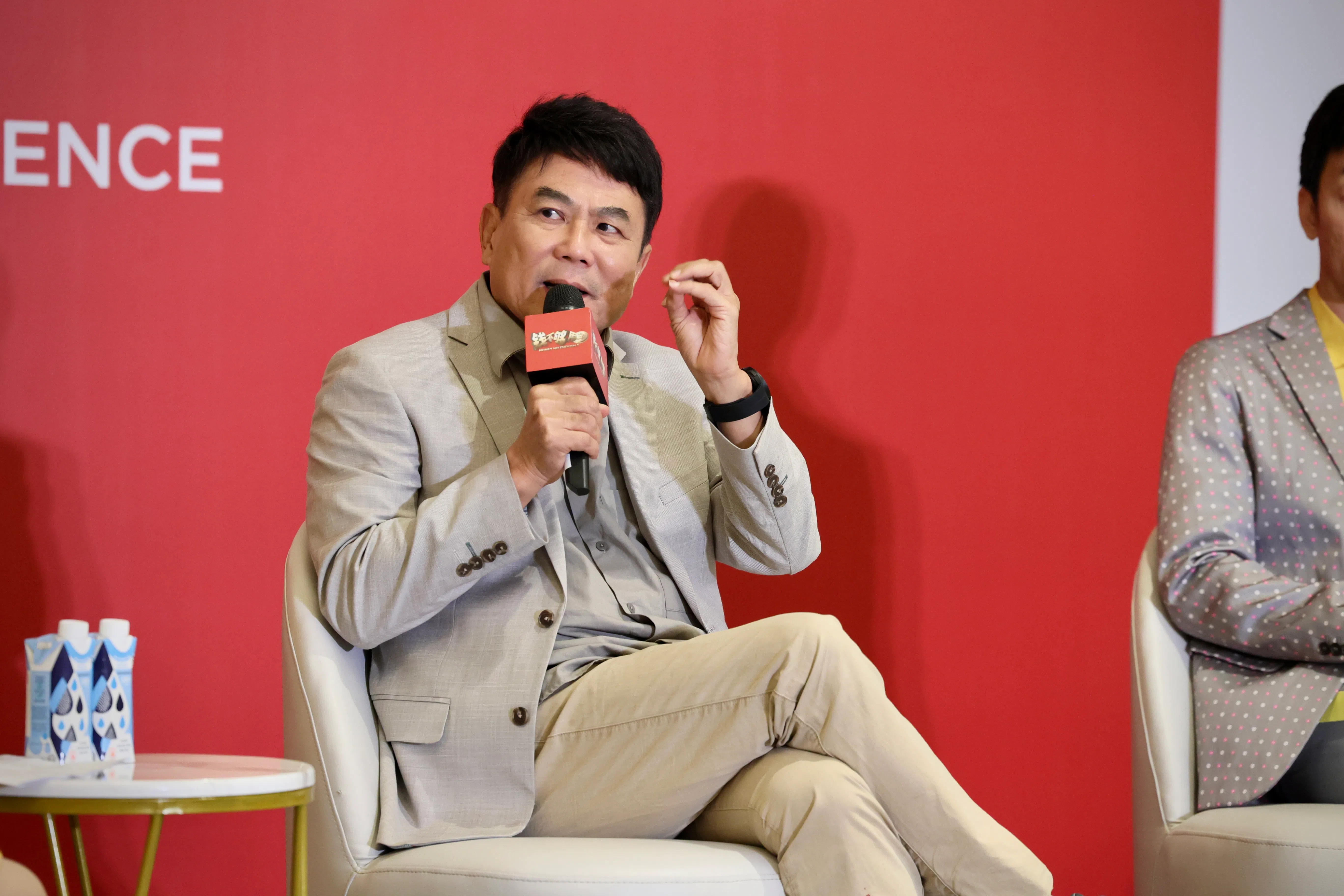 擅长随机应变的梁导，不担心卢凯浚的病情会拖慢拍摄进度。（龙国雄摄）