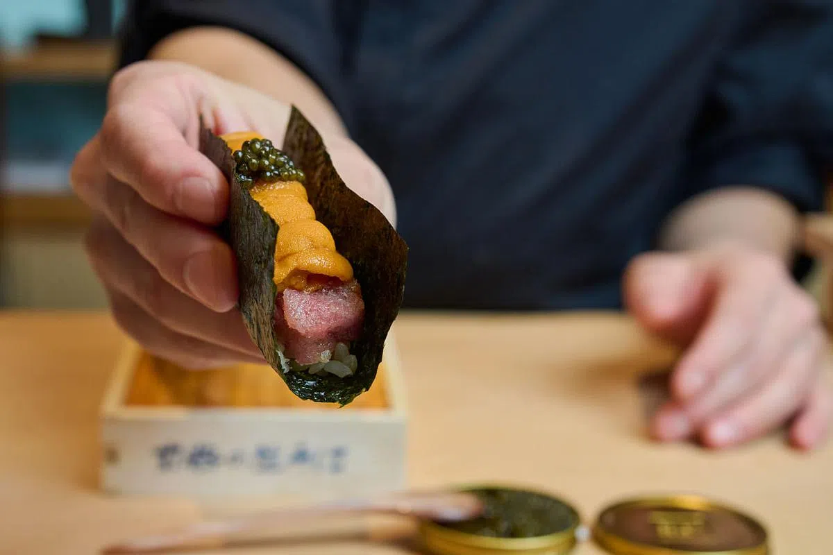 Shinsora的得奖手卷富有金枪鱼肚和海胆等食材的鲜美。