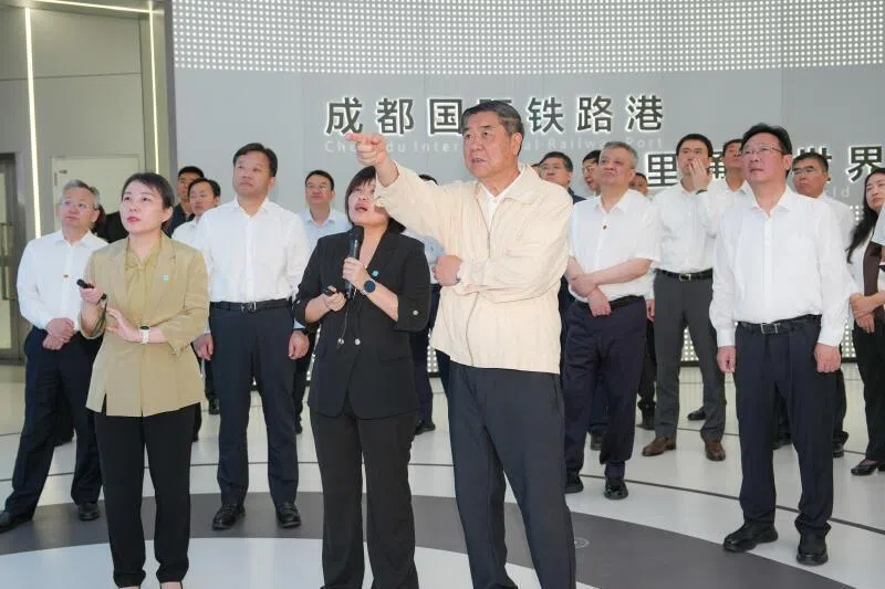 何立峰四川调研称要加快高水平科技自立自强