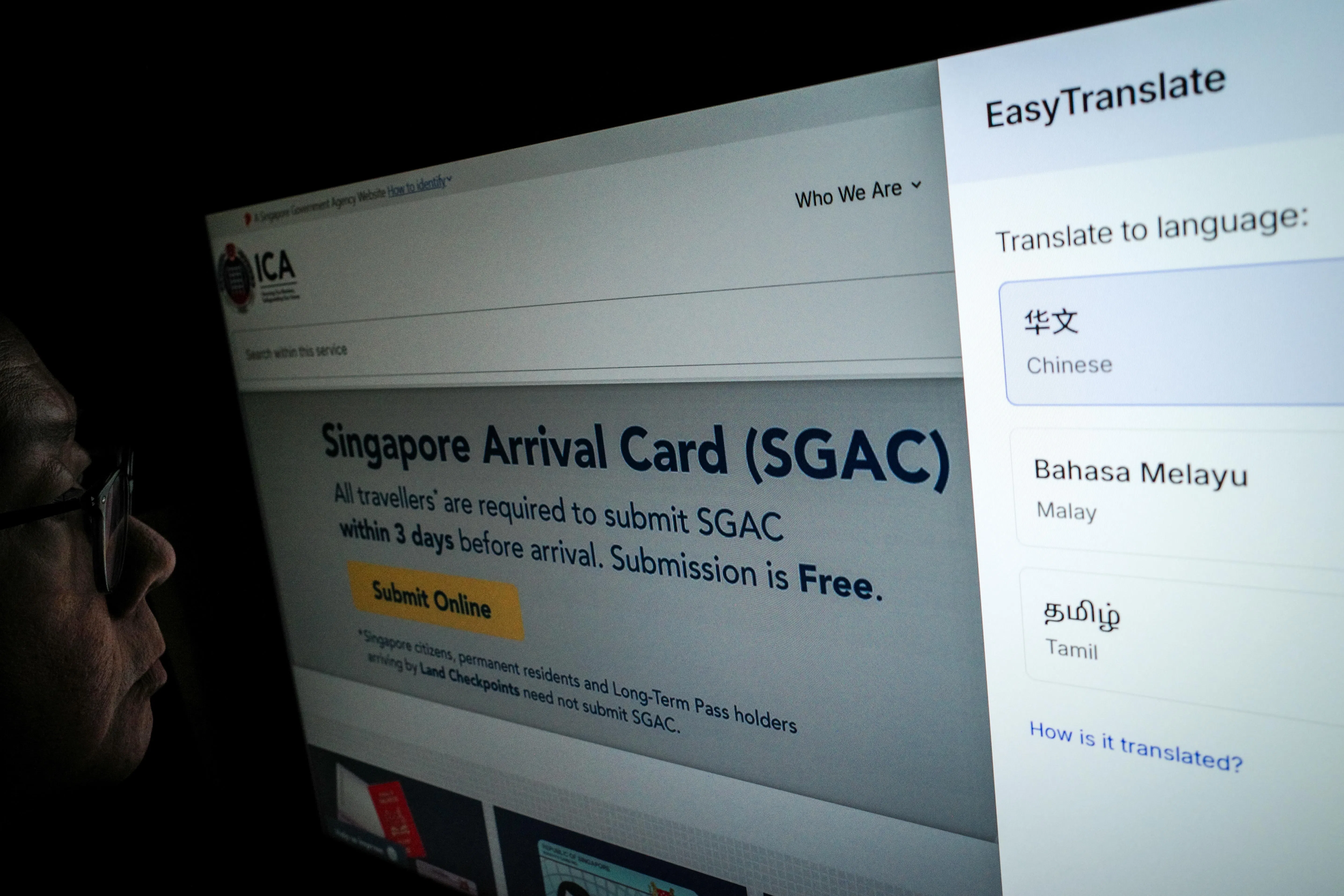 移民与关卡局（https://www.ica.gov.sg/）网站，如今增设了四种官方语言互换功能，只要点击页面右边中央的语言小图标，就会出现华巫印三种官方语言选项，再点击选择“华文”，这个页面所显示的“新加坡电子入境卡”（Singapore Arrival Card）填写内容就会转换成以华文呈现。人工智能翻译工具EasyTranslate，目前已在约20个政府网站上投入使用。（叶振忠摄）