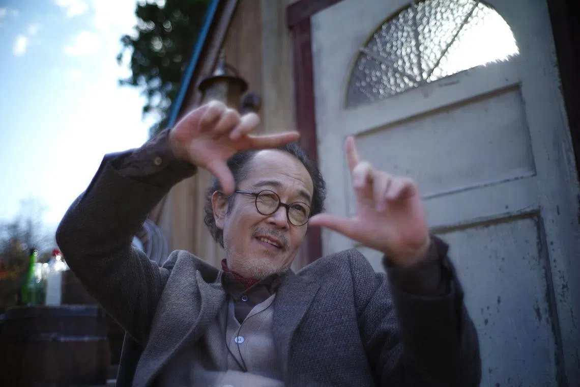 电影制片人（Lily Franky饰）的遗憾是未能完成记录青春记忆的电影。（剧照／互联网）