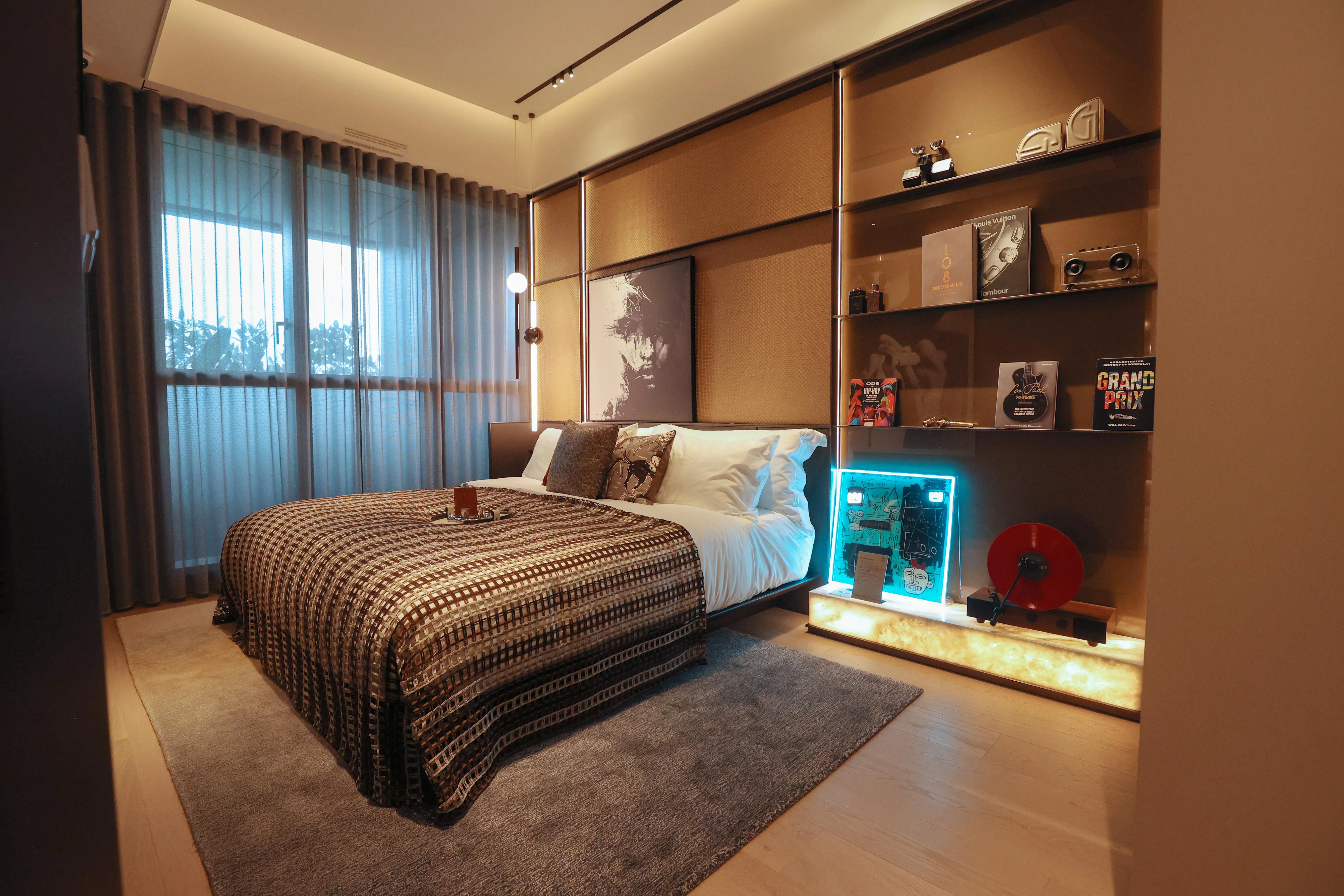 IOI置业集团在上个星期六推出滨海景苑683个住宅单位中的100个。这些单位在公寓的16层至20层。（游甯稀摄）