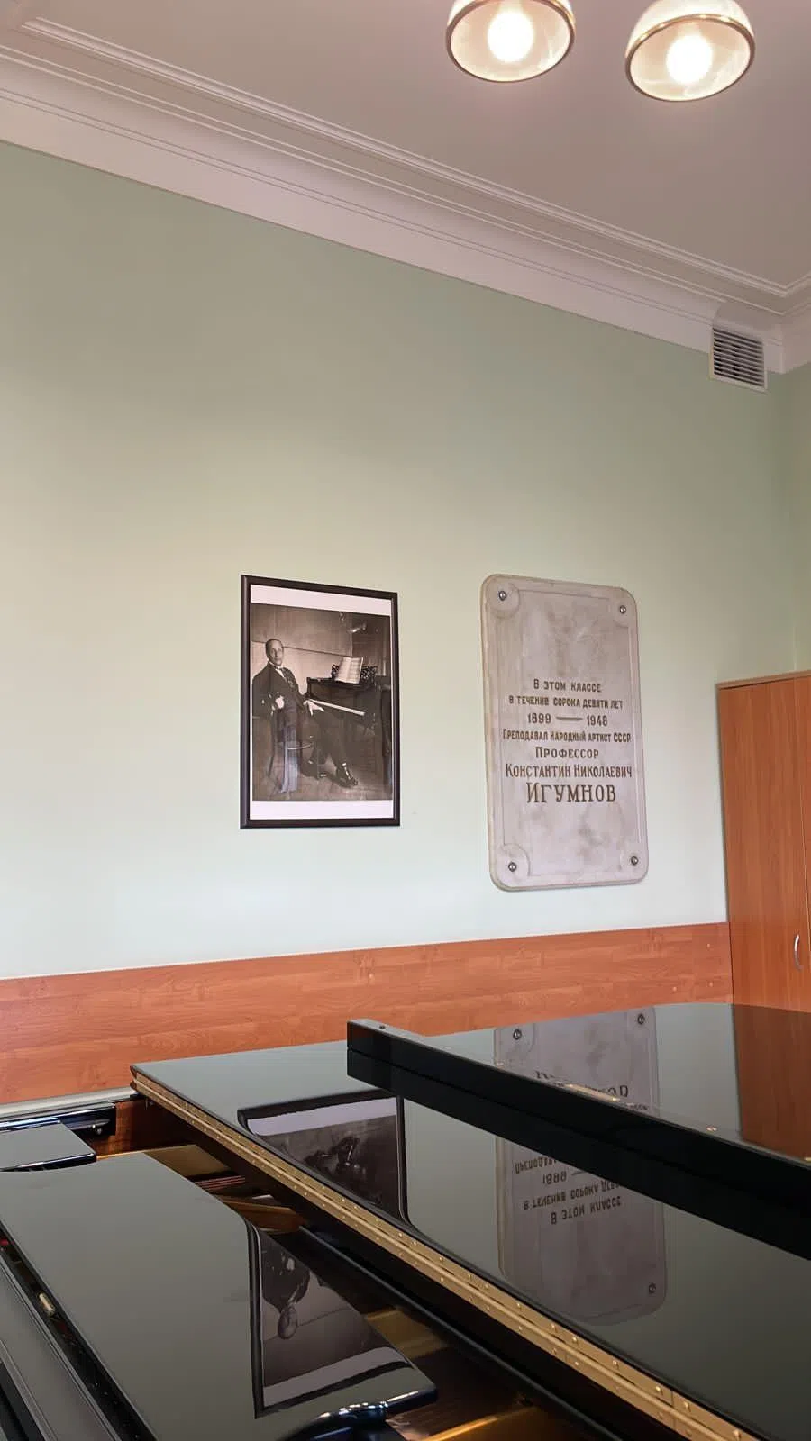 伊古姆诺夫曾在1899年至1948年在莫斯科柴院45号教室任教，他的照片和教室一直保留至今。（受访者提供）