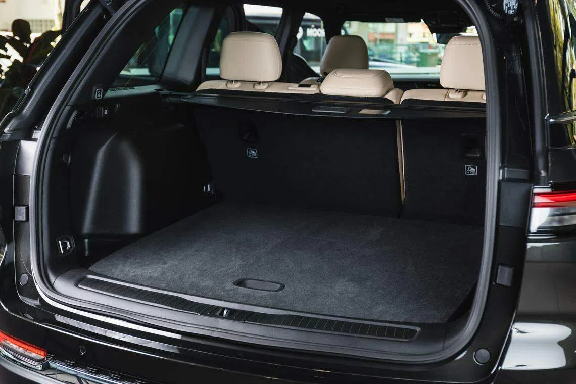 Grand Cherokee有与其三围尺寸相称的内部空间，包括在同级车中可称霸的1067升储物空间。（车商提供）