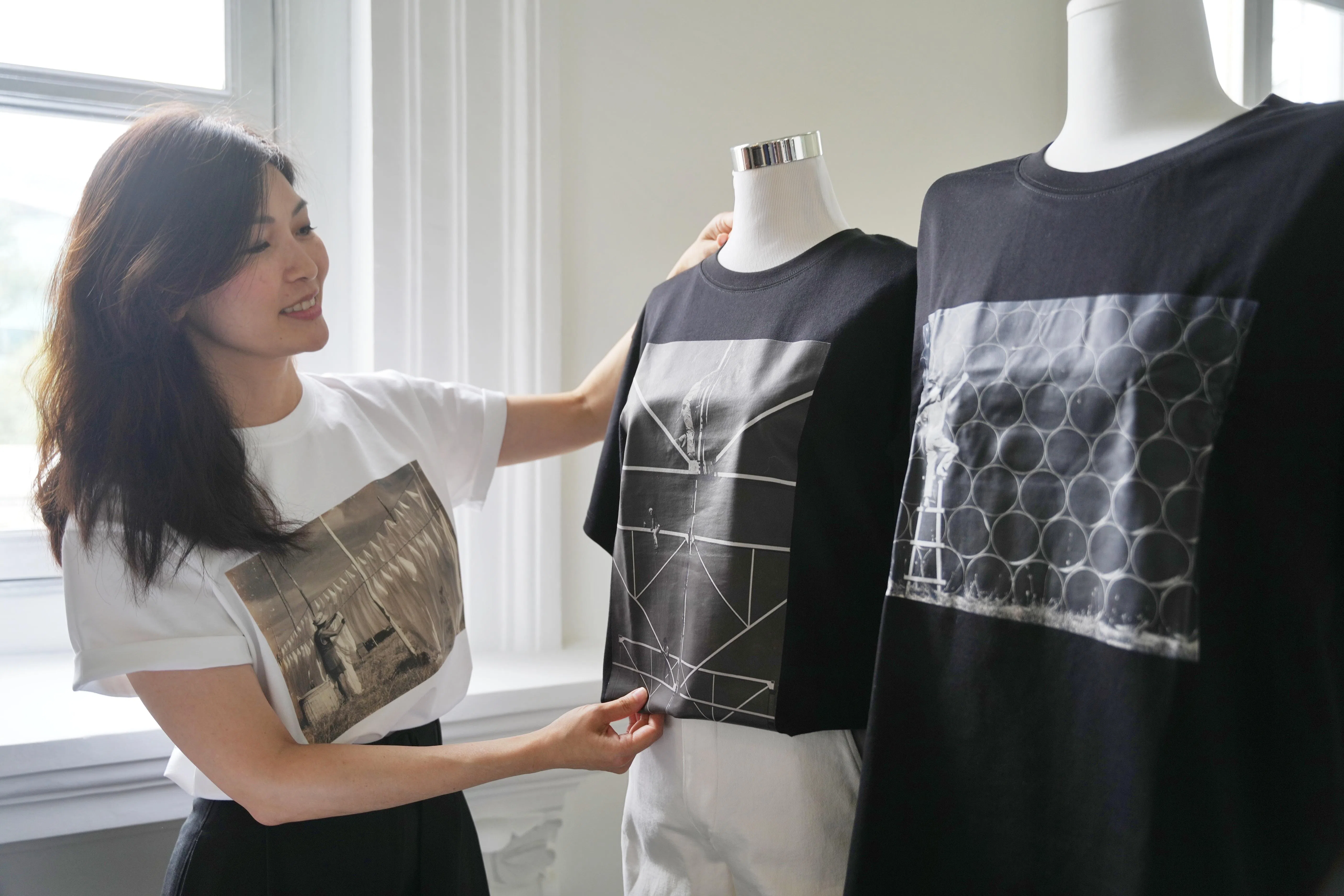 Museum Martket将雷福胜作品印在T恤上。（谢智扬摄）