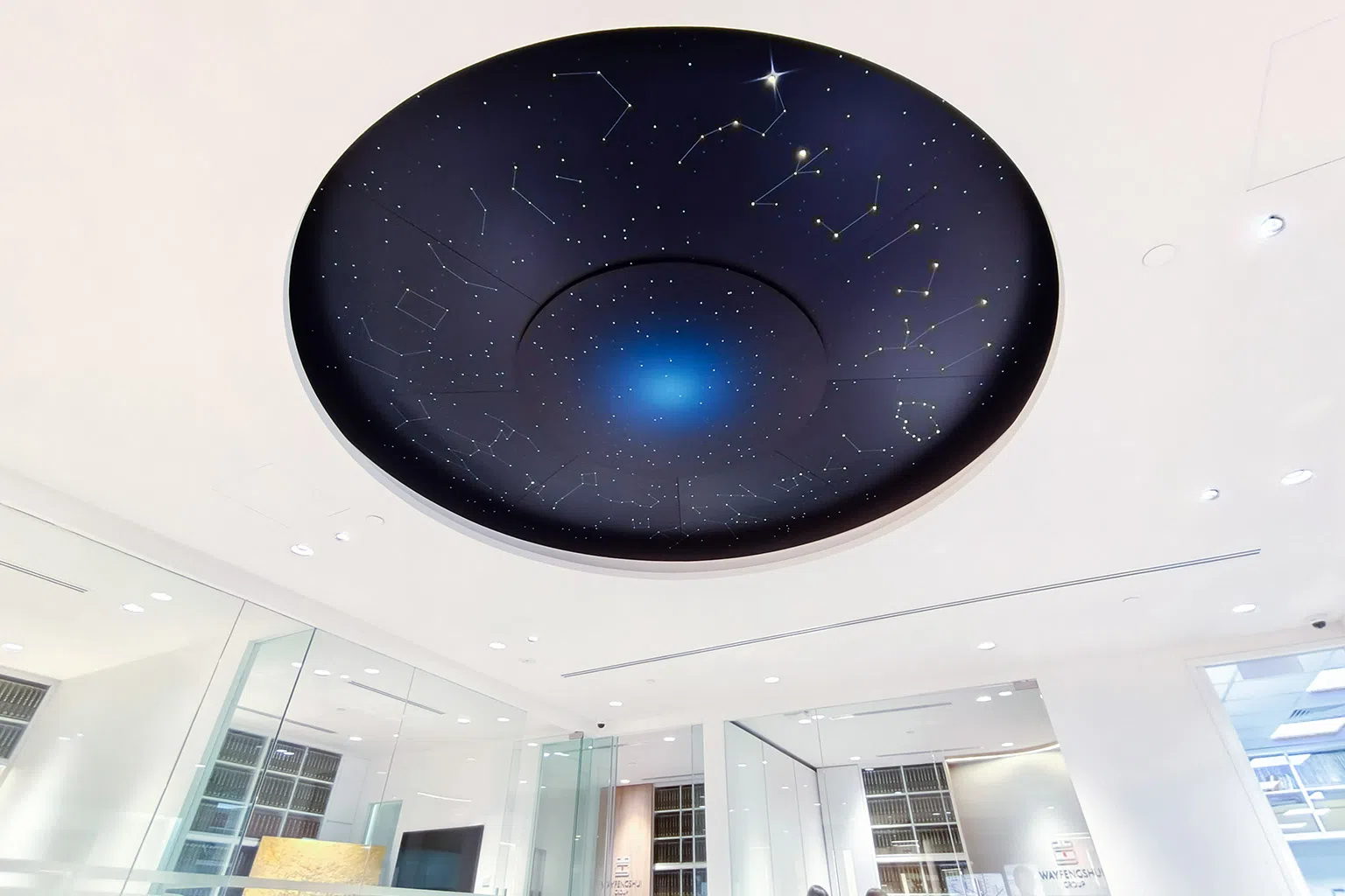 顾客接待区上方的28星宿。（图/正道风水提供）