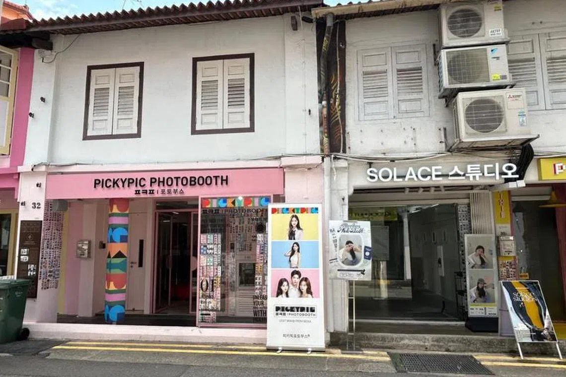 近几年有更多大头贴店落户哈芝巷，据悉在那里找得到至少八家。