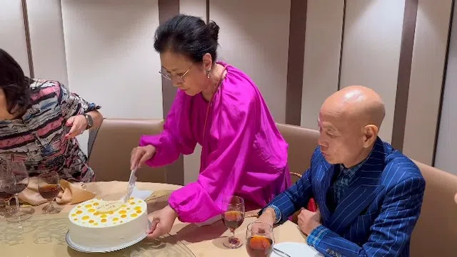 汪明荃（左）与罗家英相爱相知逾30年，虽然迟婚，但婚前的相伴已充分展示情意。（取自艺人Instagram）