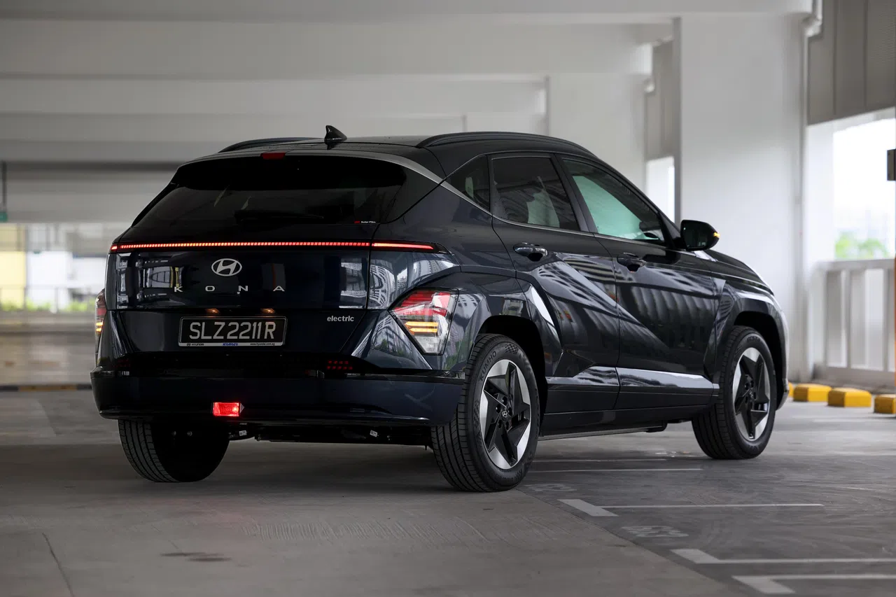 车尾灯组采用分体式结构，设计跟前脸相呼应。（龙国雄摄）