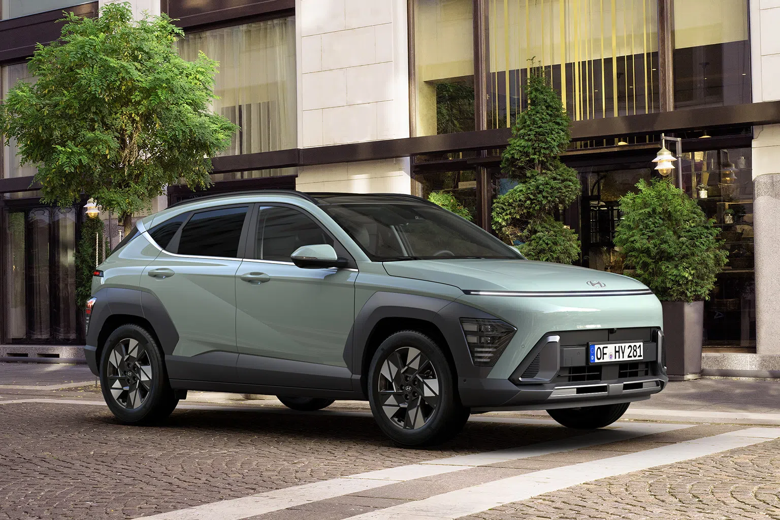 现代Kona混动车的外形拥有利落的线条和突显的轮拱，进一步突出它的粗犷感。（图/Hyundai提供）