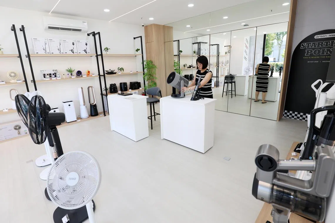 家庭电器种类繁多，涵盖面很广，公司目前把业务重点放在东南亚家家户户都需要的电风扇、吸尘机和热水器等。（何家俊摄）