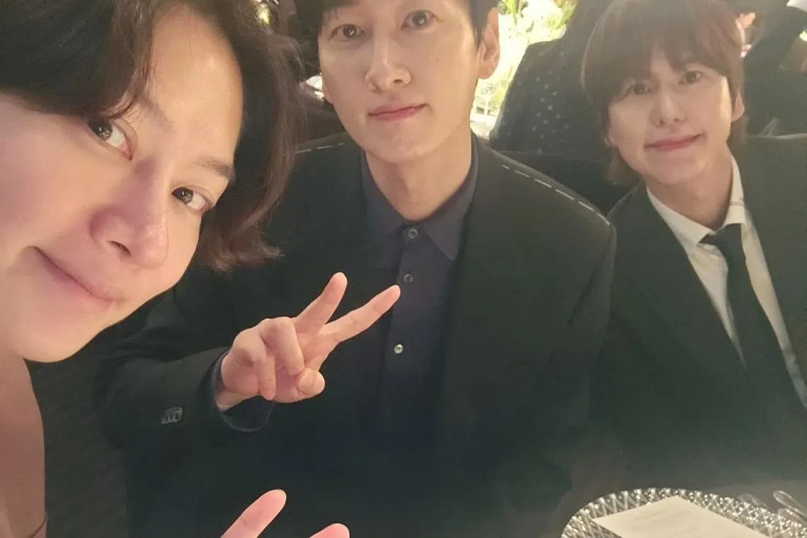 Super Junior的希澈（左起）、银赫和圭贤出席曹世镐的婚礼。（取自希澈IG）