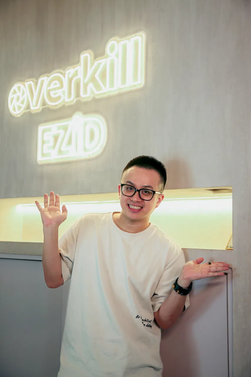 作为一个从事YouTube内容创作十多年的网红，陈韦呅抓住室内设计的商机，在2023年与朋友联合创办互联网平台EZiD，免费为屋主匹配适合他们的设计师。（李姿仪摄）