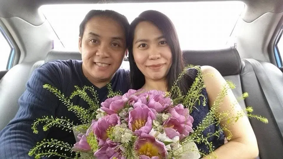 幸福婚姻离不开彼此的珍惜与扶持。龙国成（左）和伍文珠携手克服情路难关，让爱情开花结果。（受访者提供）