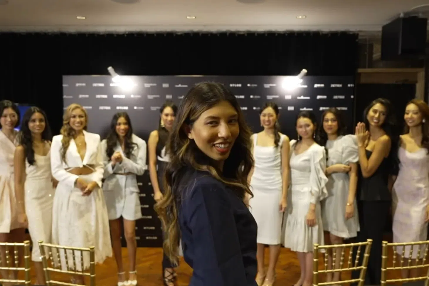 30岁的爱美达（R.K Amanda）入围新加坡环球小姐15强，她认为美貌智慧不应受年龄所限。（视频截图）