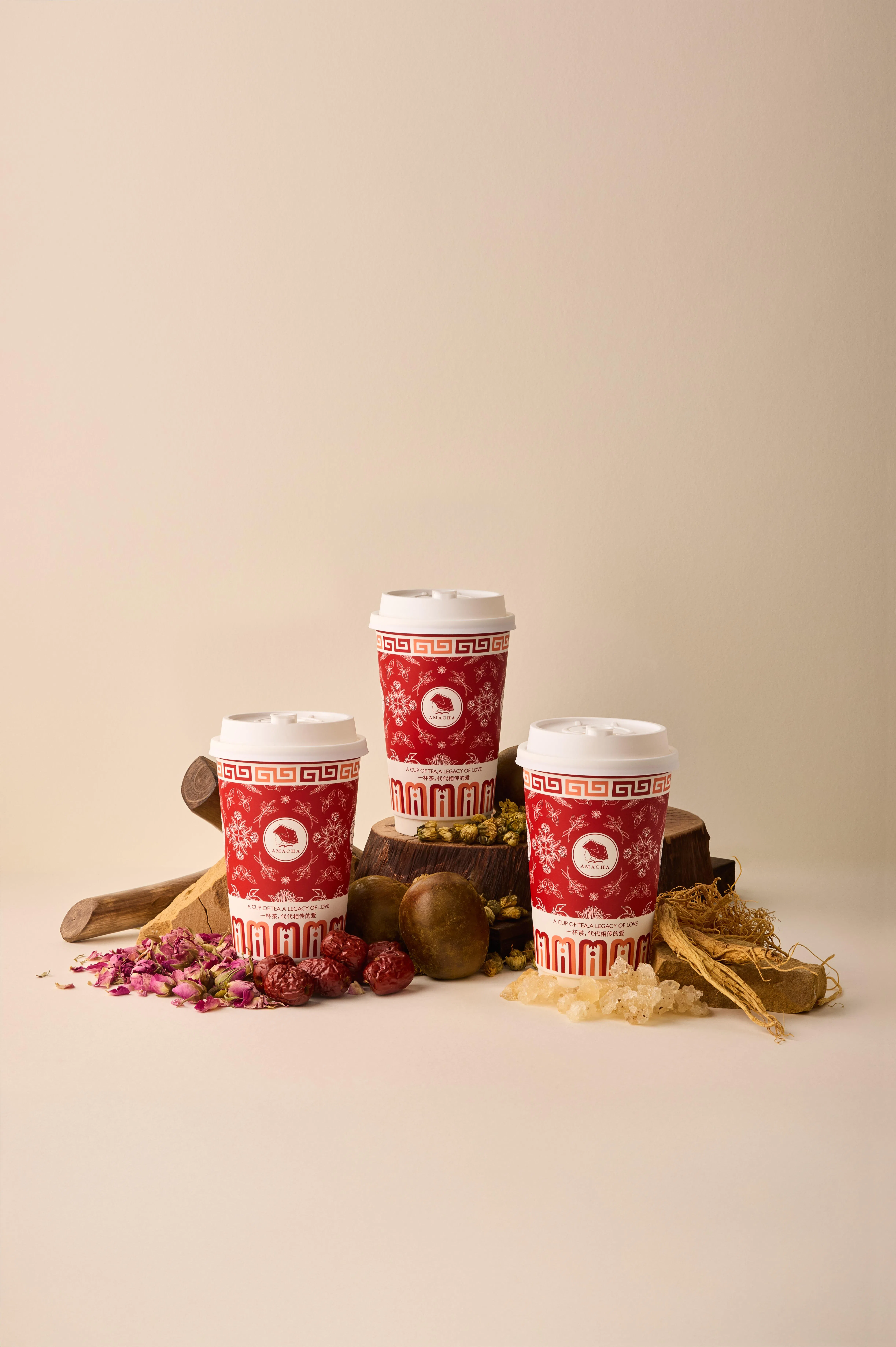 阿嬷茶语的所有饮料均以精选草本、根茎与花材每日新鲜熬煮。（品牌提供）