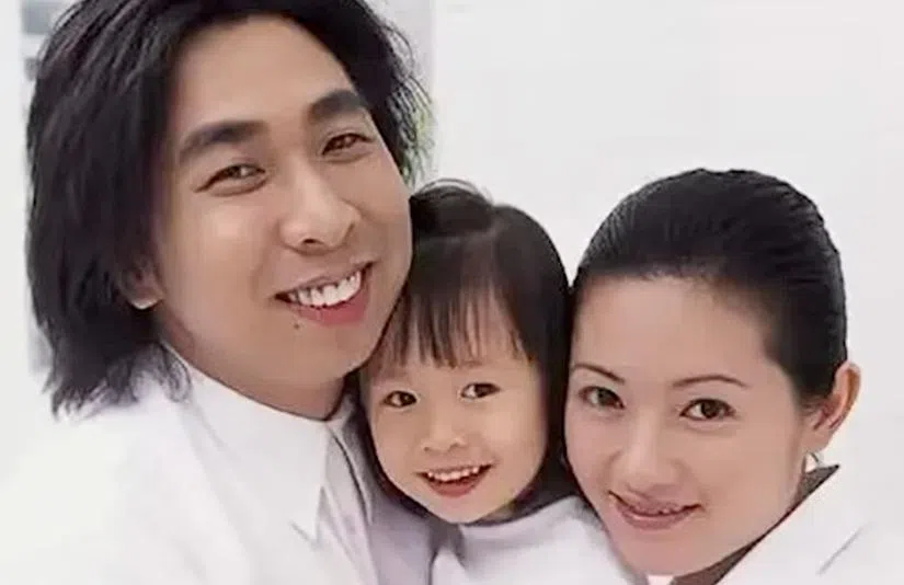 李丽珍（右）和前夫许愿（左）育有一女。（互联网）