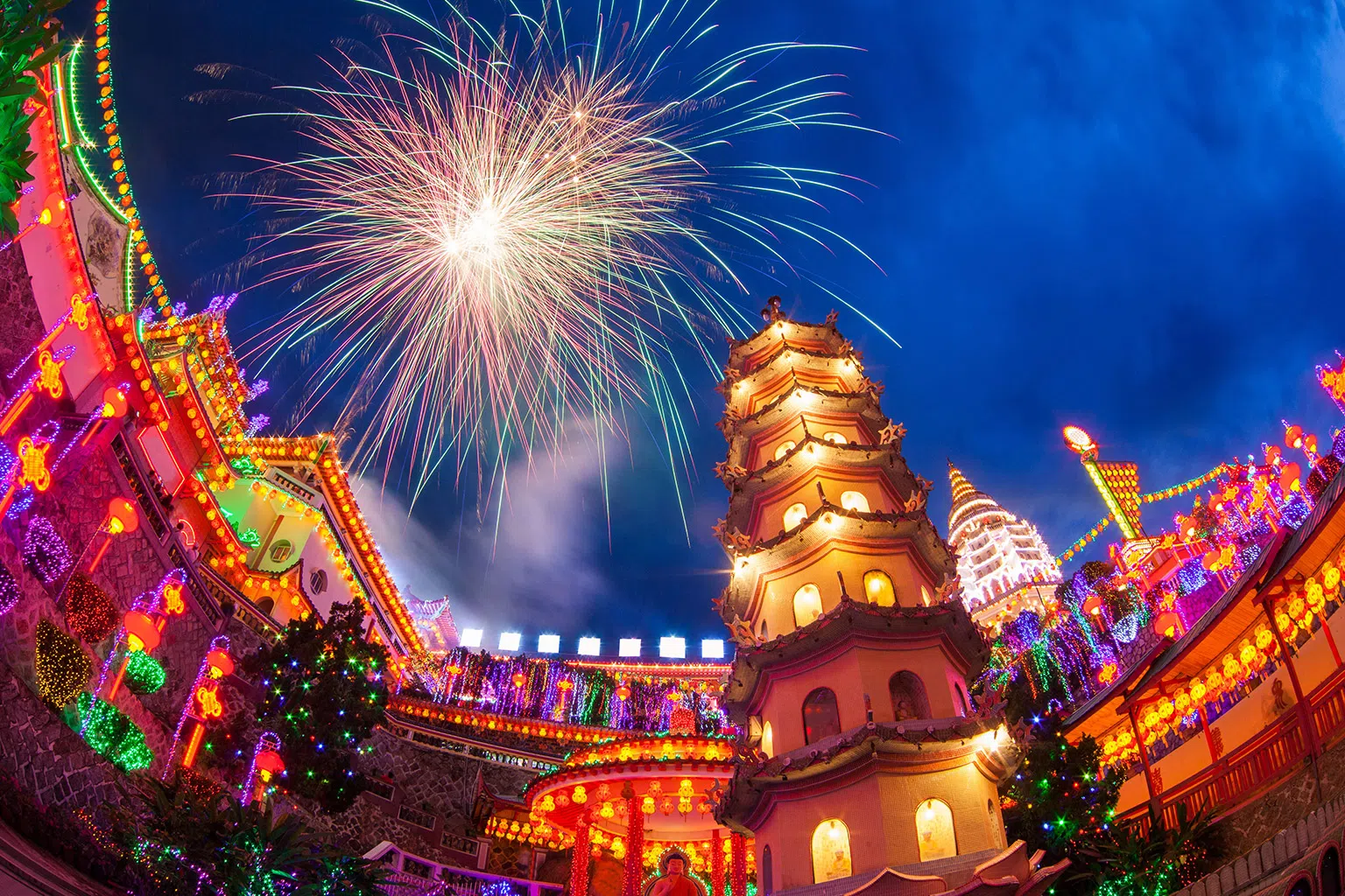 槟城最著名的佛寺极乐寺。（图/飞萤航空提供）