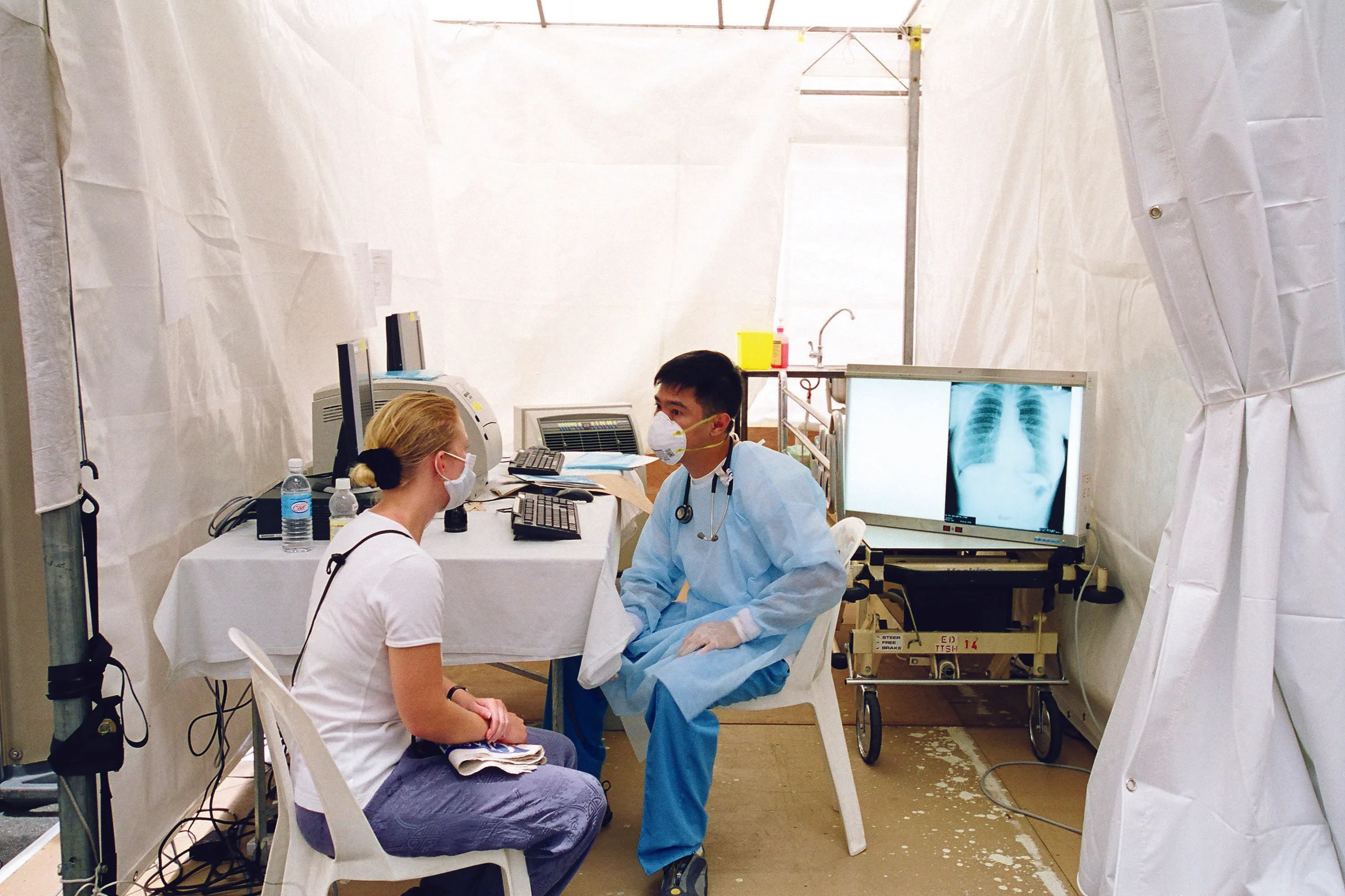 2003年沙斯疫情期间陈笃生医院所设的检测站。（陈笃生医院提供）