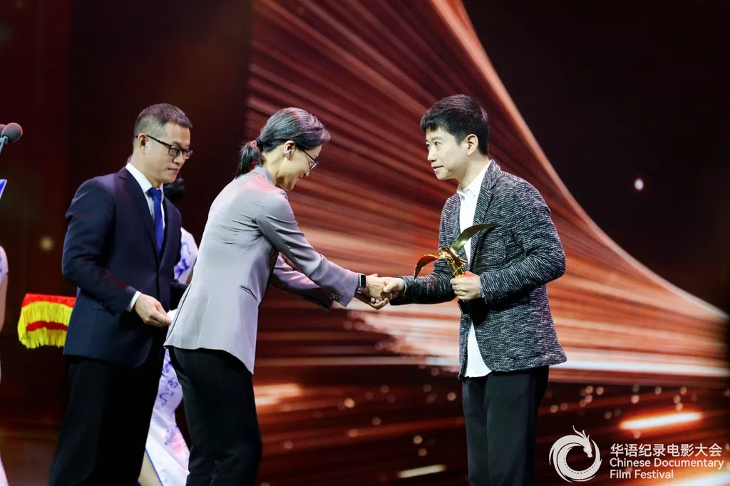 王嬿青：明月照他乡