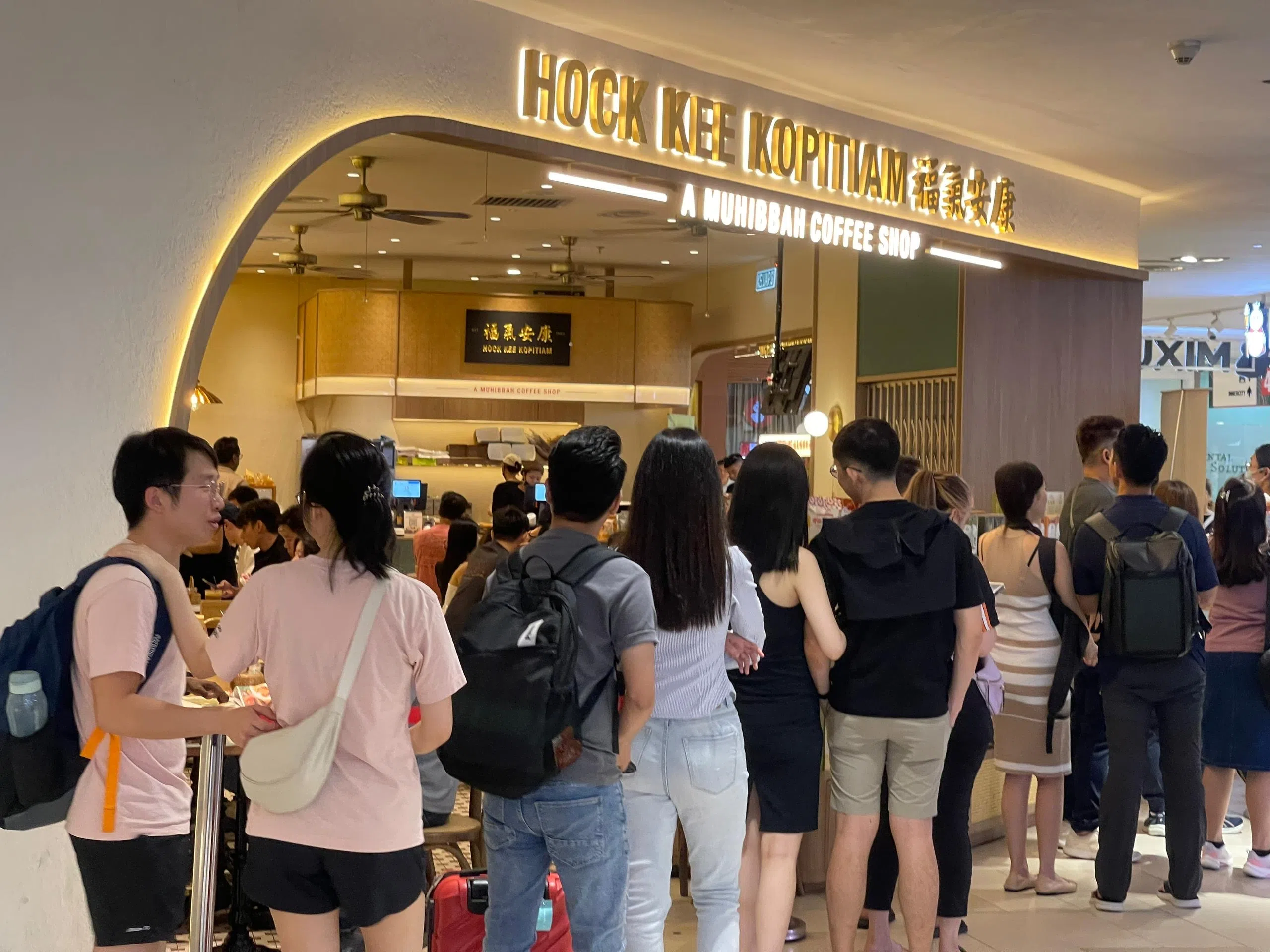 位于新山城中坊的福气安康，早午晚各个时段都可见到人龙在餐厅外排队。（图/福气安康提供）