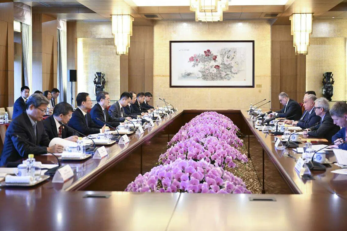 “一带一路”高峰论坛10月18日落幕，中俄能源商务论坛隔天随即在北京开幕。中共中央政治局常委、国务院副总理丁薛祥也会见出席的俄方高级别代表团。（新华社）