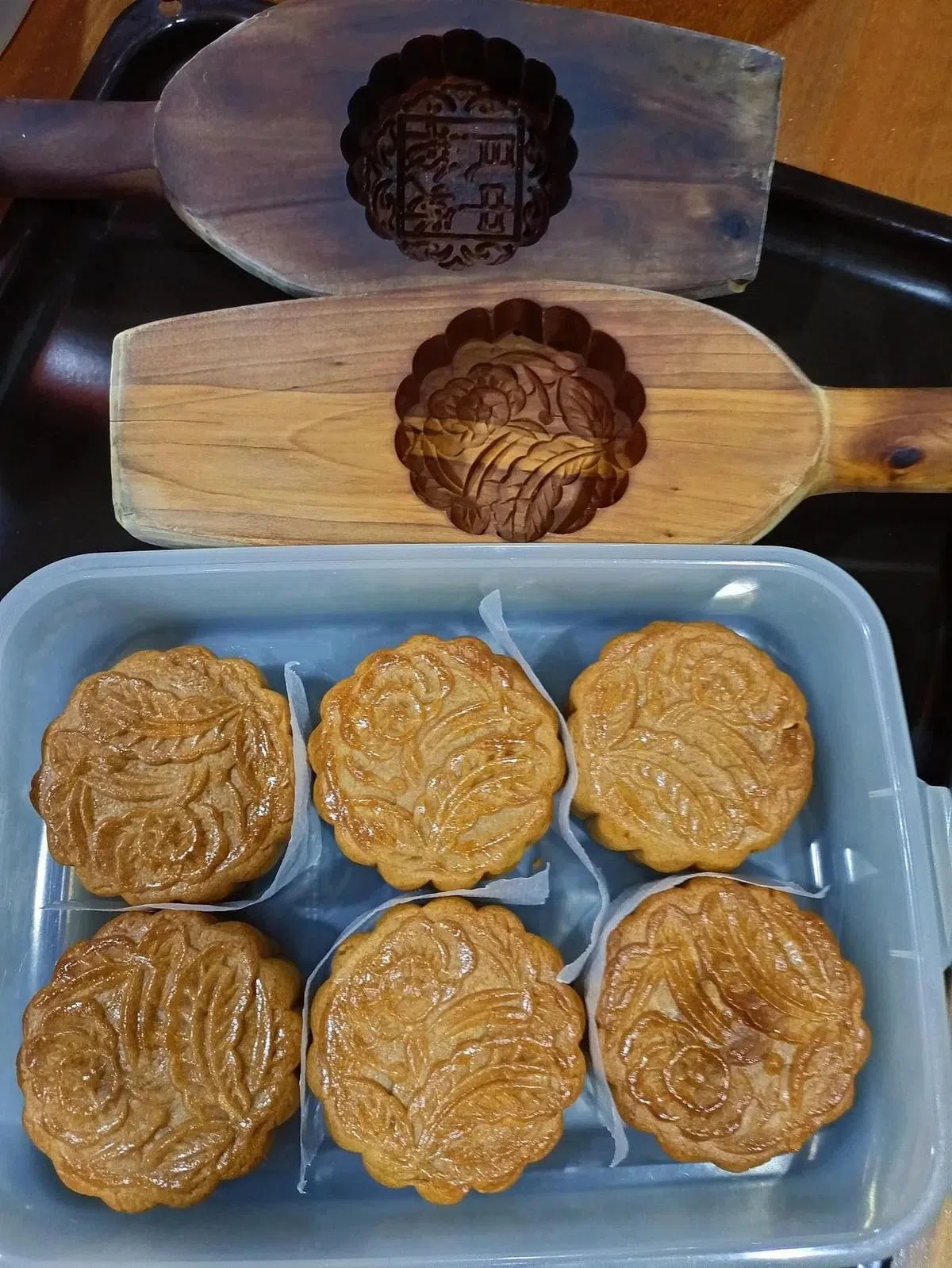 家中长辈每年都自制月饼，那是一种手作的美味。（黄亿敏摄）