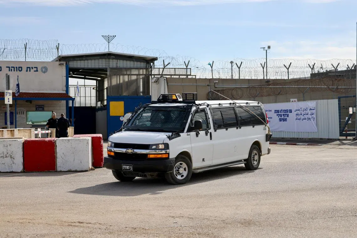 以色列周六释放200名巴勒斯坦囚犯作为交换，当中有部分囚犯被关押在图中的奥费尔（Ofer）监狱。（路透社）