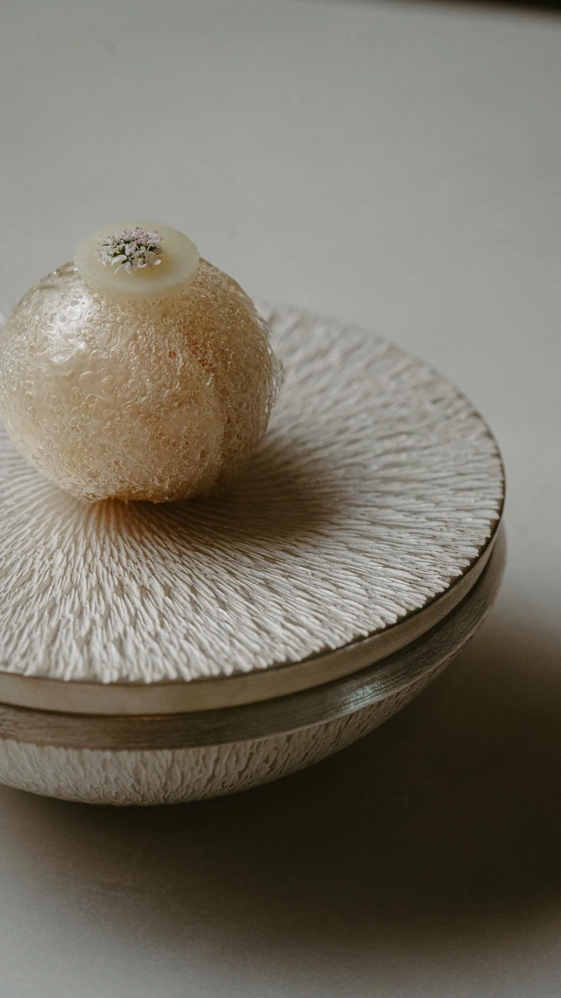 Asu餐馆主厨陈龙温的水晶包，结合中西料理烹制技巧。（餐馆提供）