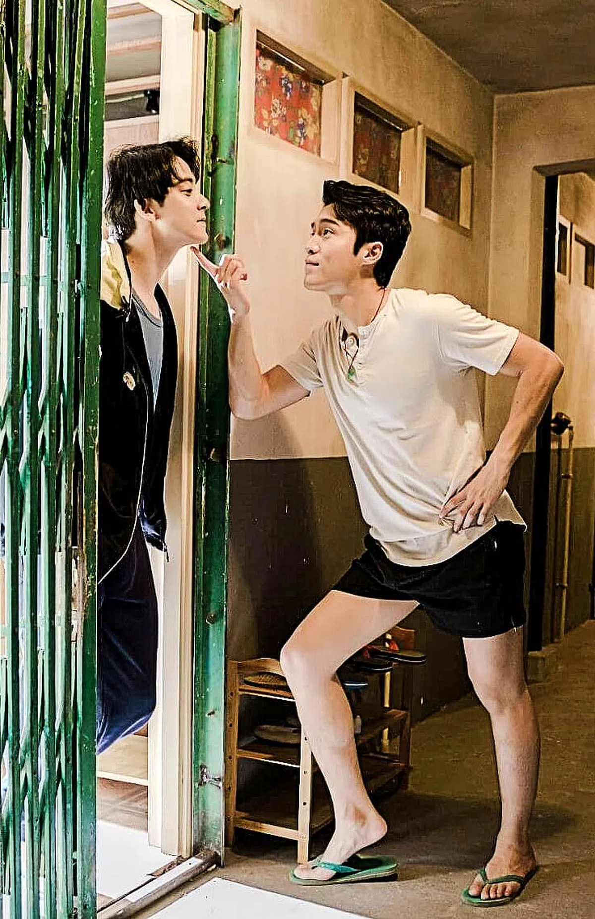 青春剧《青春不要脸》由余德丞（左）和丁子朗（右）担任男主角，丁子朗饰演的角色被指影射周星驰。（互联网）