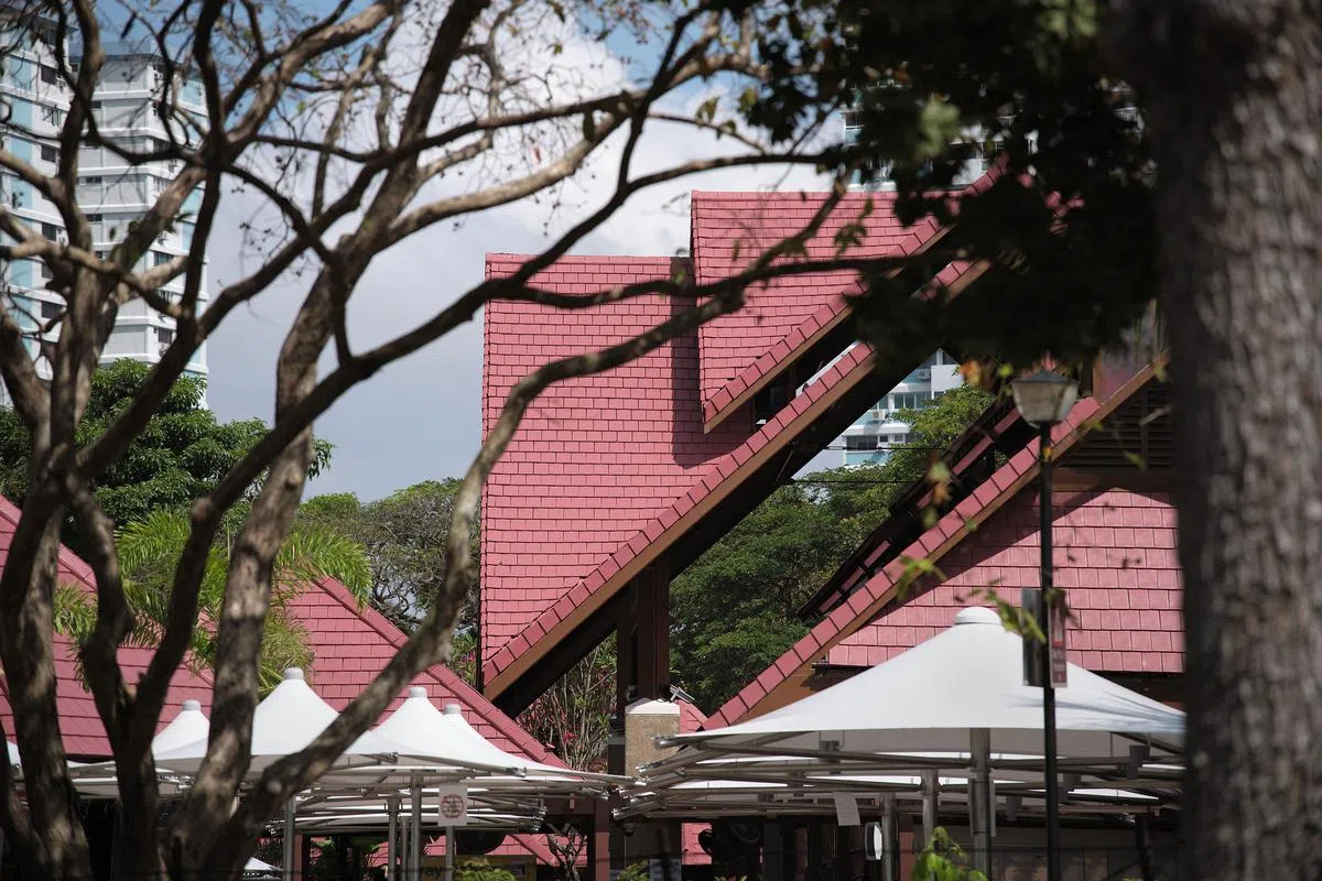 叠式斜屋顶除了建筑结构的用途，也带来视觉美感。（王猷和摄）