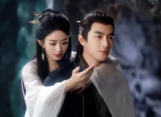 赵丽颖和林更新主演《与凤行》CP值高，粉丝起哄希望他们假戏真做。（互联网）