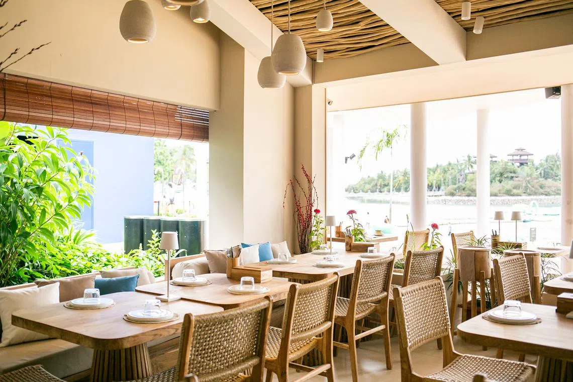 餐馆距离海水仅100米，风景怡人。（餐馆提供）