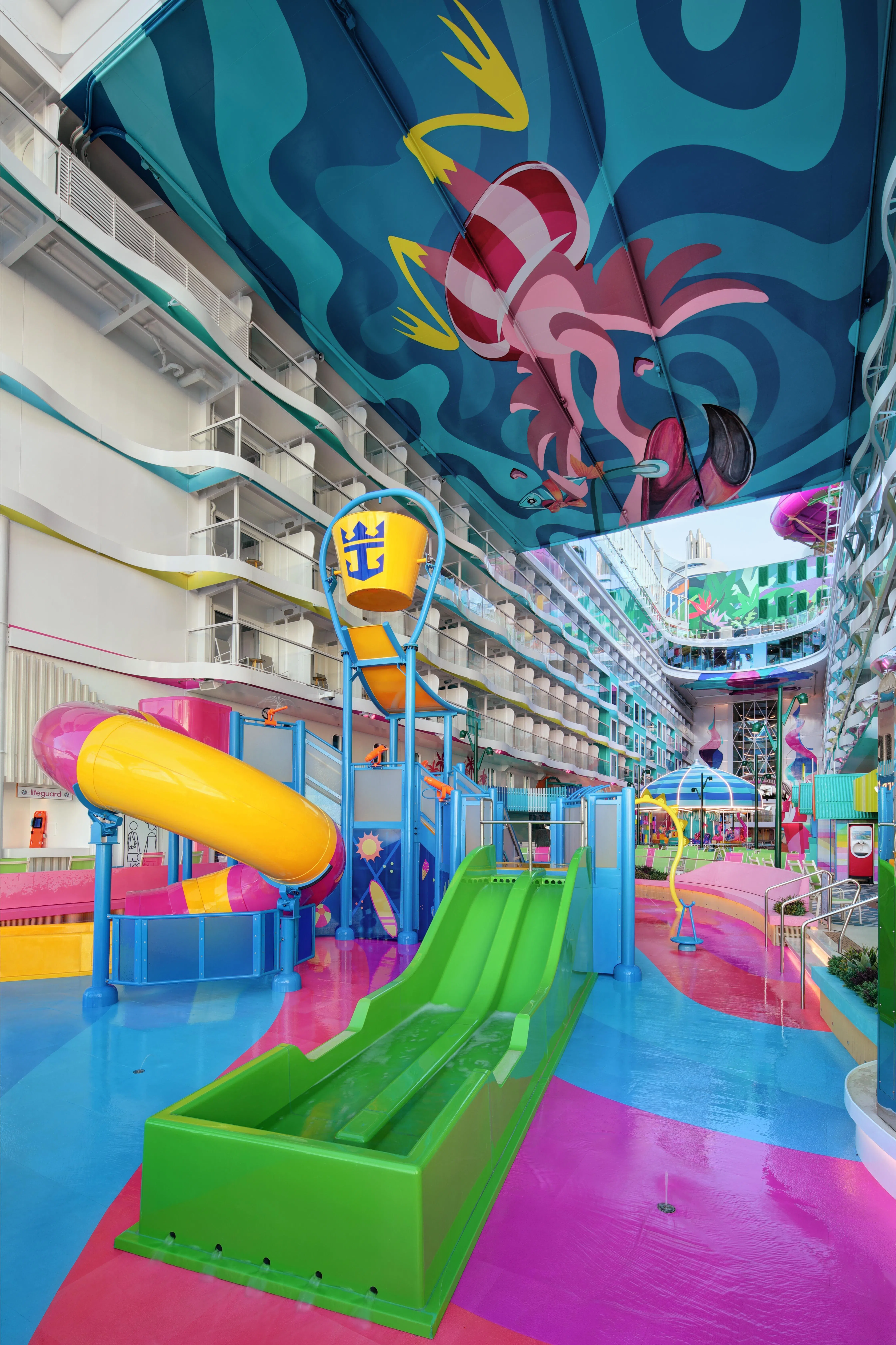 适合儿童游乐的滑梯。（皇家加勒比游轮公司）