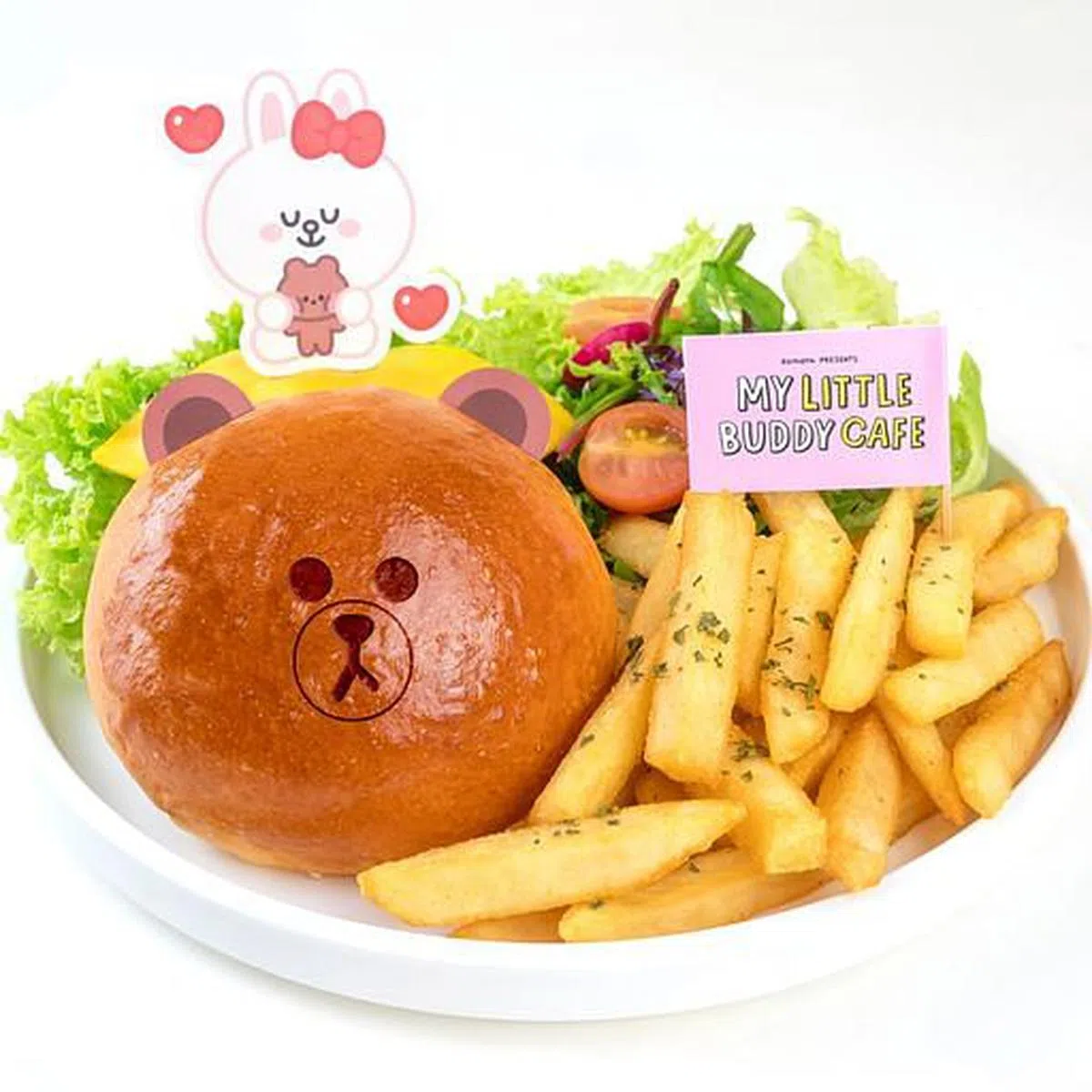 BROWN and CONY Cheese Burgerwith Spicy Kimchi Mayo：可爱的Brown面包中间，夹着淋上辣泡菜蛋黄酱的牛肉饼（图/商家提供）。