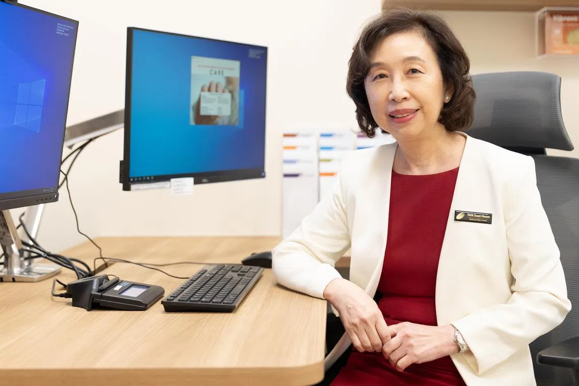 全国皮肤中心高级顾问医生陈雪芬教授在担任中心院长期间，加强培养临床科学家的机制，给年轻医生更多时间，平衡看诊和研究。（特约沈康雄摄）