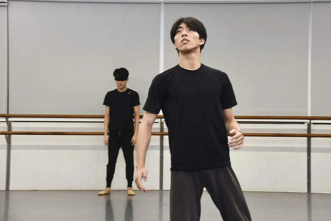 不少新意念的华族舞蹈作品将与观众见面。图为吴慧英和黄文汝编创的《藏》。（主办单位提供）