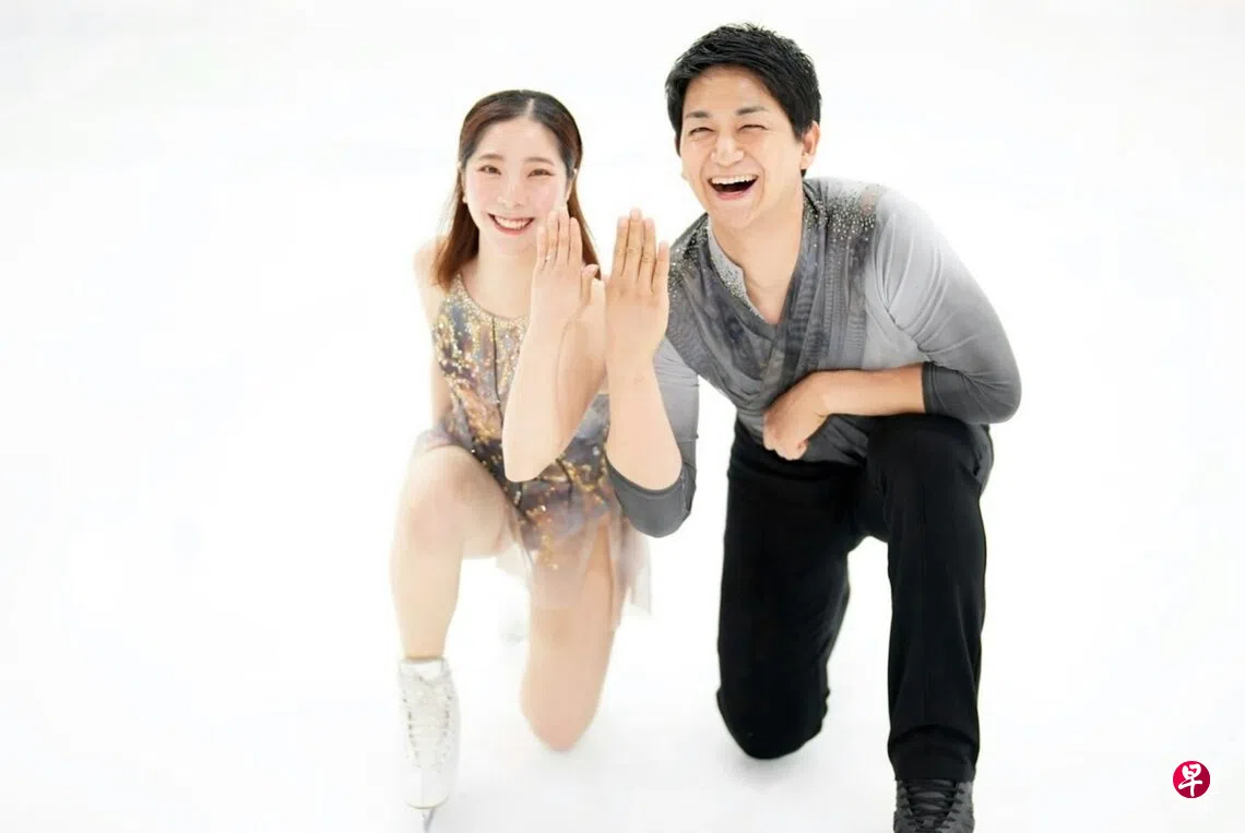 三浦璃来（左）和木原龙一宣布订婚，三浦璃来也并展示左手无名指上的钻戒。 （取自三浦璃来和木原龙Instagram）