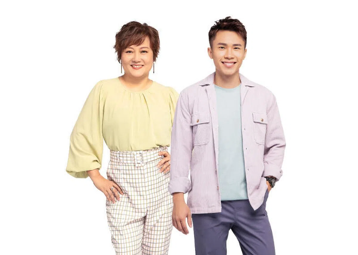 DJ丽梅（左）和伟龙陪大家同游迪沙鲁。（UFM100.3提供）