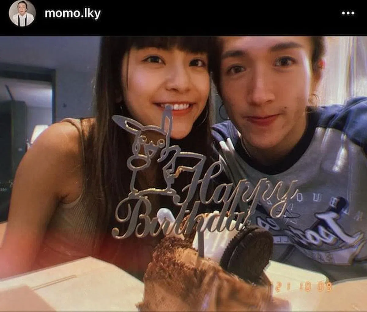 其中一名伤者李启言（右）为女子组合COLLAR成员苏芷晴的男朋友。（互联网）